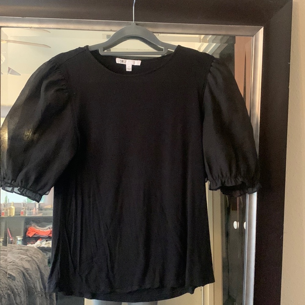 DR2 woman’s black top size small